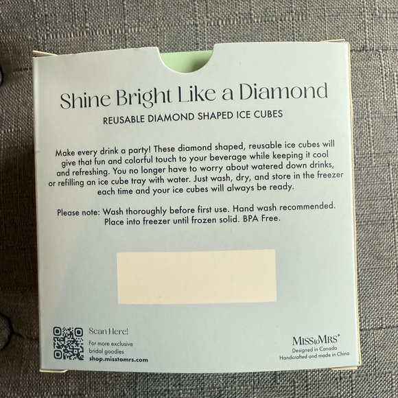NWT Miss to Mrs Shine Bright Like A Diamond Reuseable Diamond Shaped Ice Cubes - Picture 3 of 3